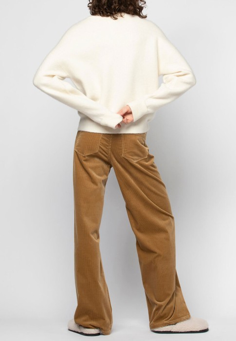 Товар белого цвета с внутренней стороны