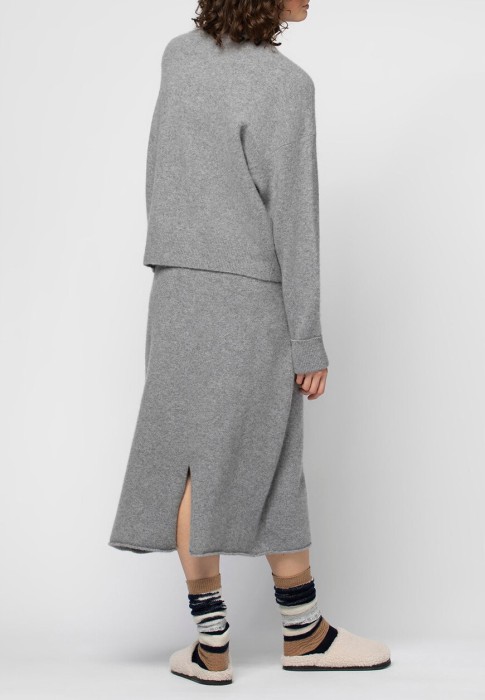 Товар серого цвета с внутренней стороны