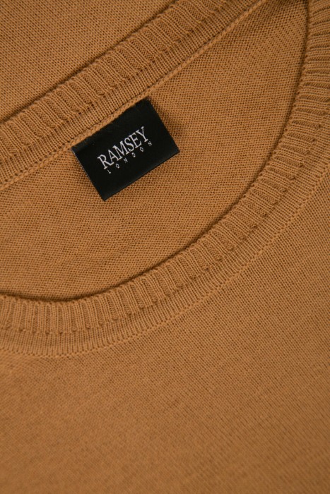 Товар бежевого цвета с внутренней стороны