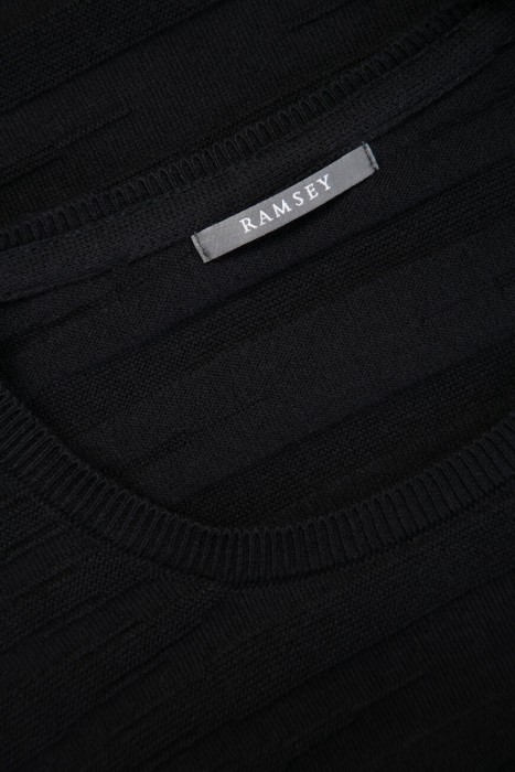 Товар черного цвета с внутренней стороны