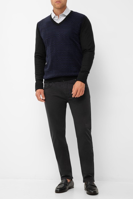 Товар черного цвета с внутренней стороны