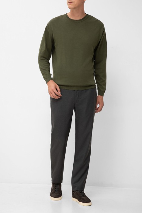 Товар хаки цвета с внутренней стороны