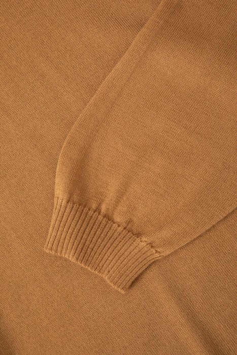 Товар коричневого цвета с внутренней стороны