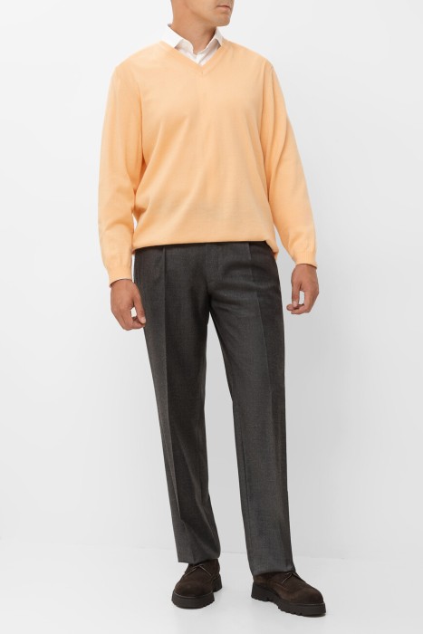 Товар оранжевого цвета с внутренней стороны