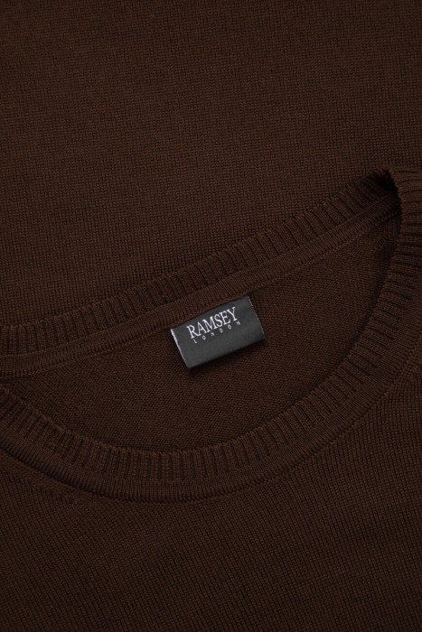 Товар коричневого цвета с внутренней стороны