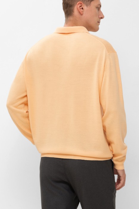 джемпер  по цене 10800 руб вид справа