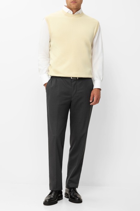 Товар желтого цвета с внутренней стороны