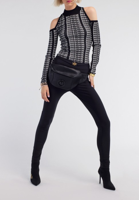 Товар черного цвета с внутренней стороны