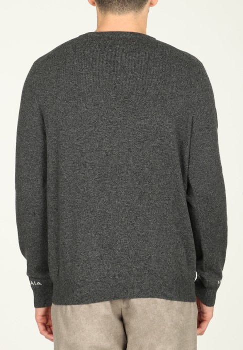 Товар серого цвета с внутренней стороны