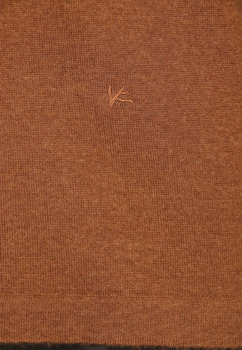 Товар коричневого цвета с внутренней стороны