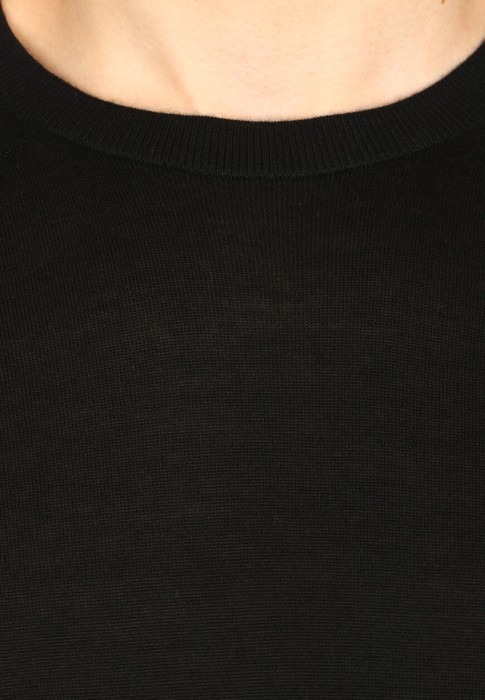 Товар черного цвета с внутренней стороны