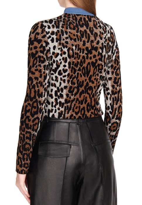 Товар коричневого цвета с внутренней стороны