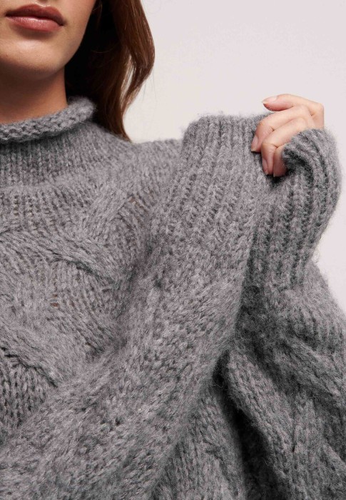 Товар серого цвета с внутренней стороны