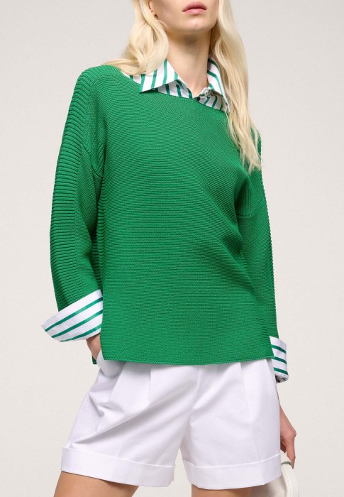 Товар зеленого цвета с внутренней стороны