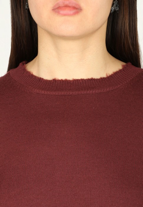 Товар бордового цвета с внутренней стороны