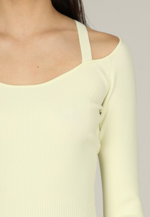 Товар белого цвета с внутренней стороны