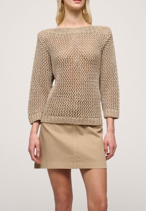 Товар бежевого цвета с внутренней стороны