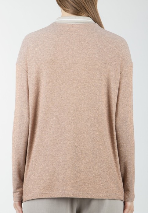 Товар коричневого цвета с внутренней стороны