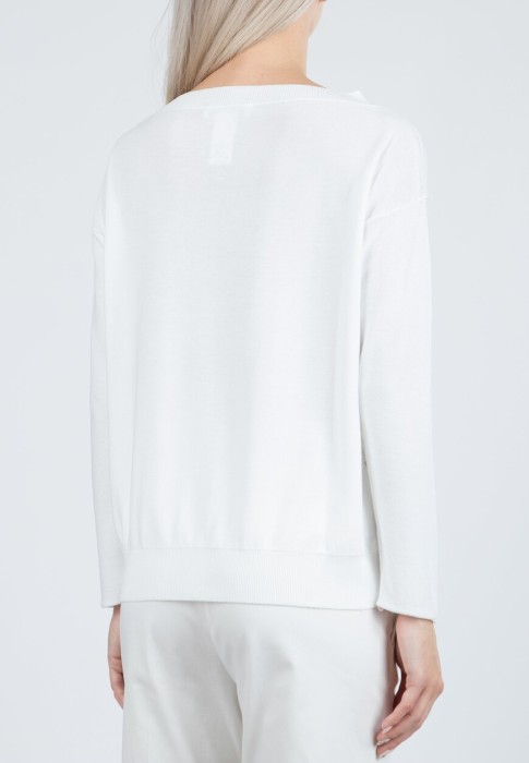 Товар белого цвета с внутренней стороны