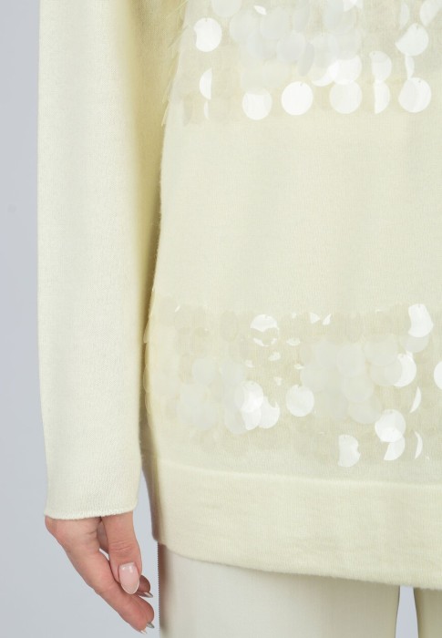 Товар желтого цвета с внутренней стороны