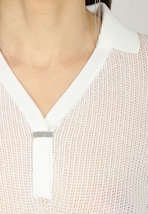 Товар белого цвета с внутренней стороны