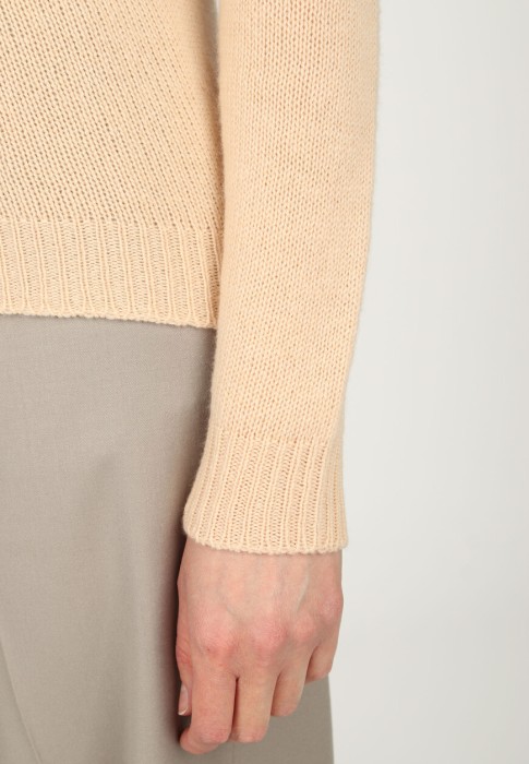 джемпер  из проверенных материалов спереди