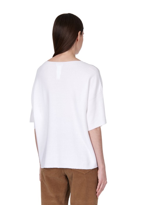 Товар белого цвета с внутренней стороны