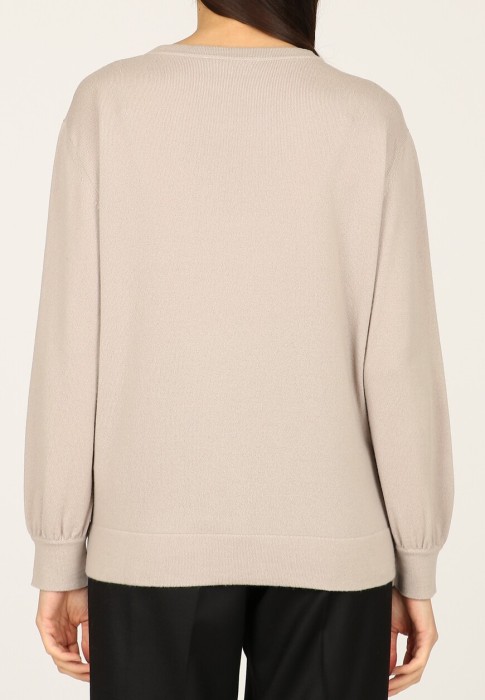 Товар бежевого цвета с внутренней стороны