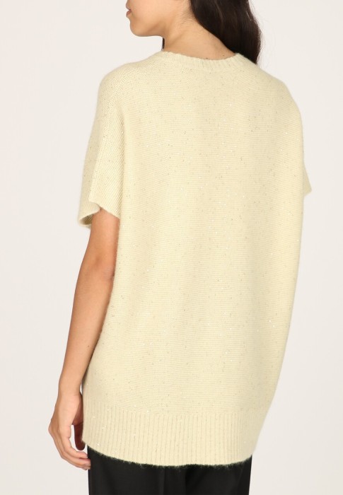 Товар желтого цвета с внутренней стороны