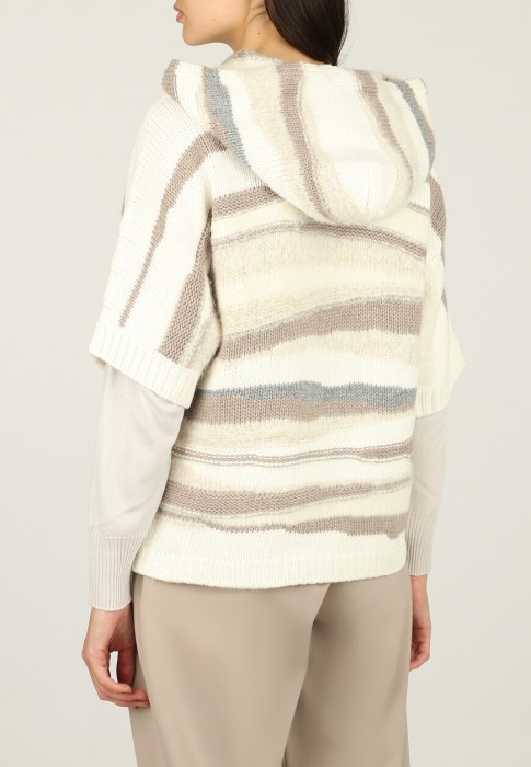 Товар бежевого цвета с внутренней стороны