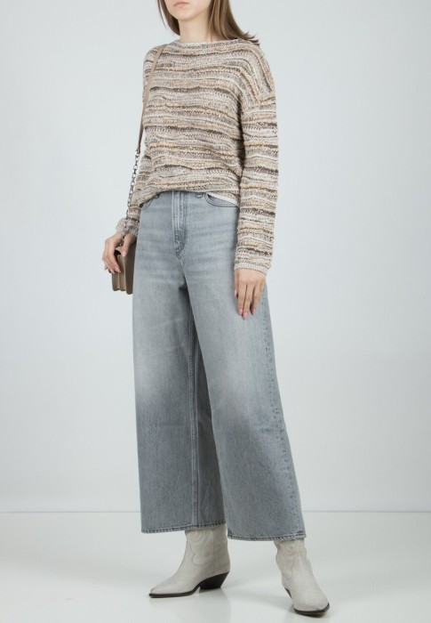 Товар бежевого цвета с внутренней стороны