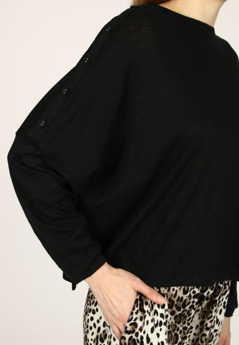 Товар черного цвета с внутренней стороны