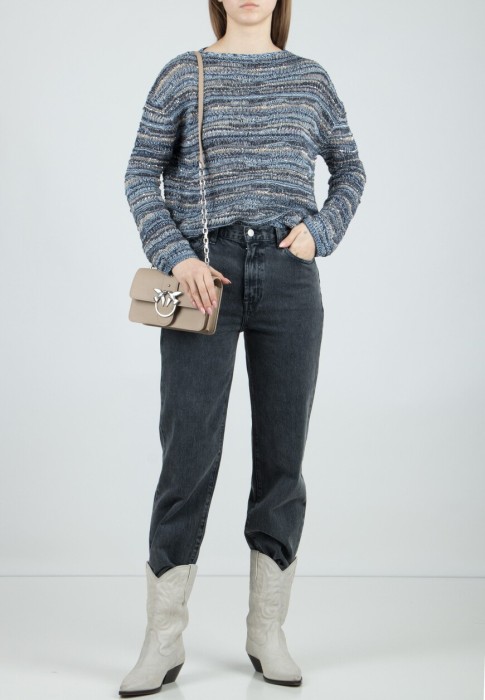 Товар синего цвета с внутренней стороны