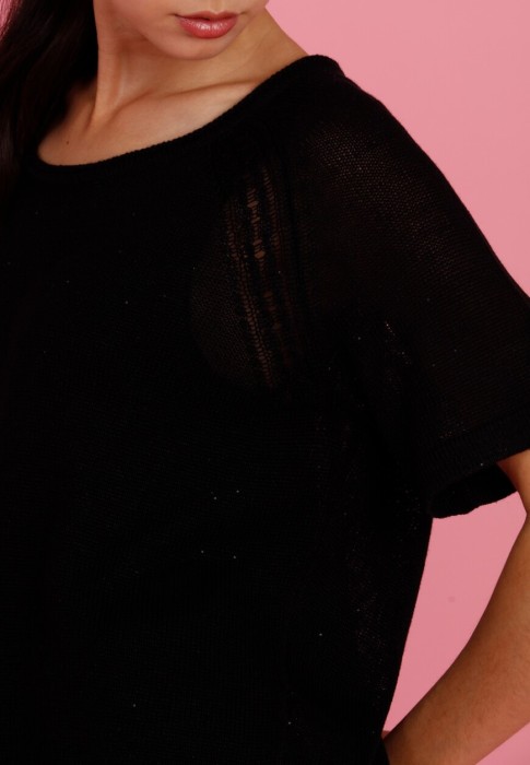 Товар черного цвета с внутренней стороны