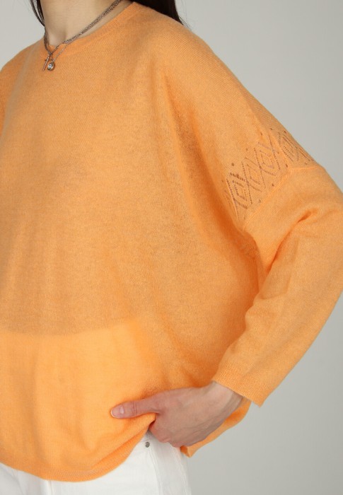 Товар оранжевого цвета с внутренней стороны