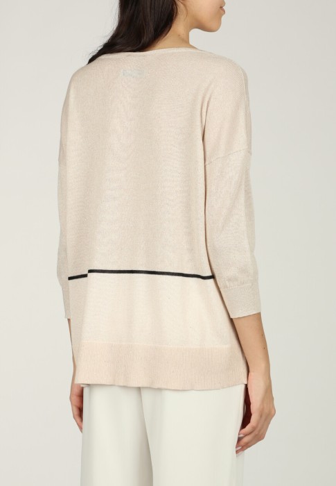 Товар бежевого цвета с внутренней стороны