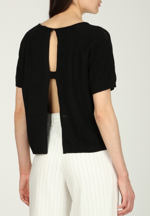 Товар черного цвета с внутренней стороны