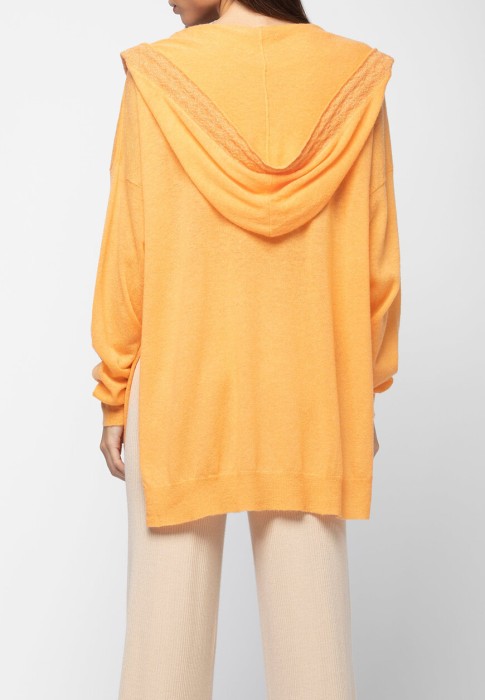 Товар оранжевого цвета с внутренней стороны