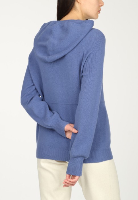 Товар синего цвета с внутренней стороны