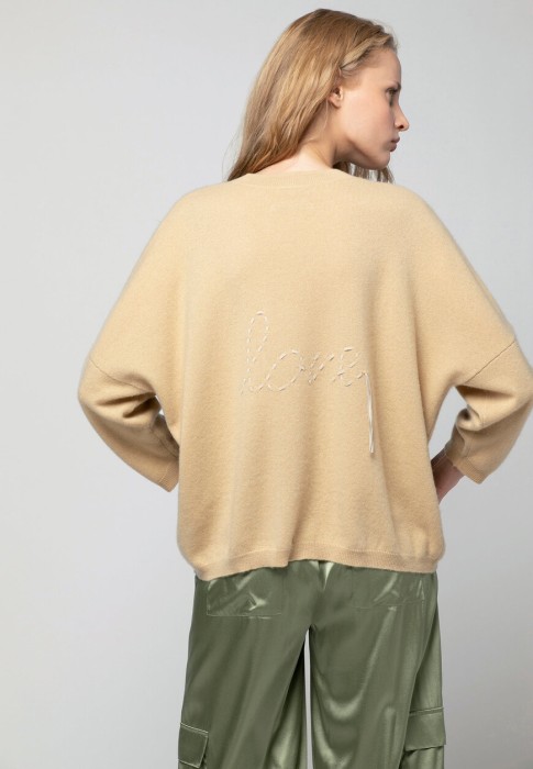 Товар бежевого цвета с внутренней стороны