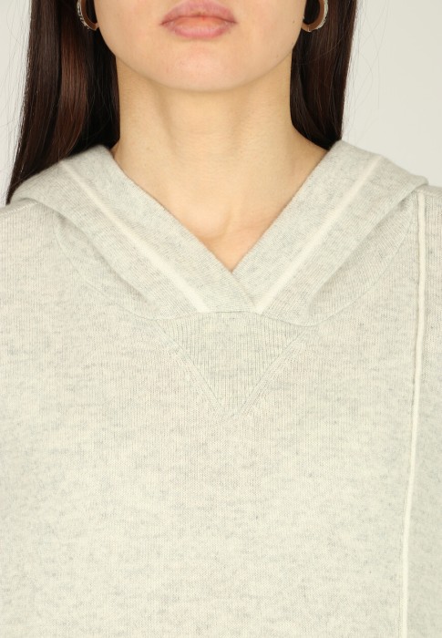 Товар серого цвета с внутренней стороны