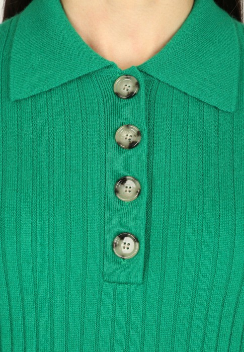 Товар зеленого цвета с внутренней стороны