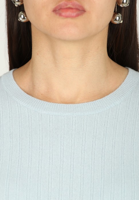 Товар голубого цвета с внутренней стороны