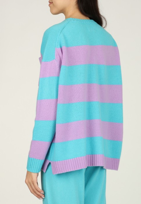 Товар голубого цвета с внутренней стороны