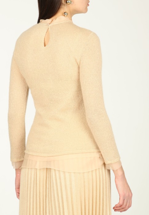 Товар бежевого цвета с внутренней стороны