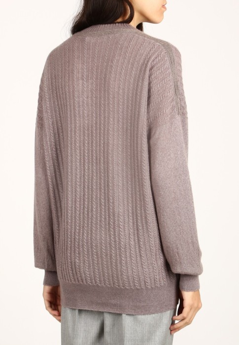 Товар коричневого цвета с внутренней стороны