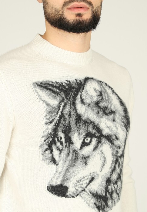 Товар белого цвета с внутренней стороны