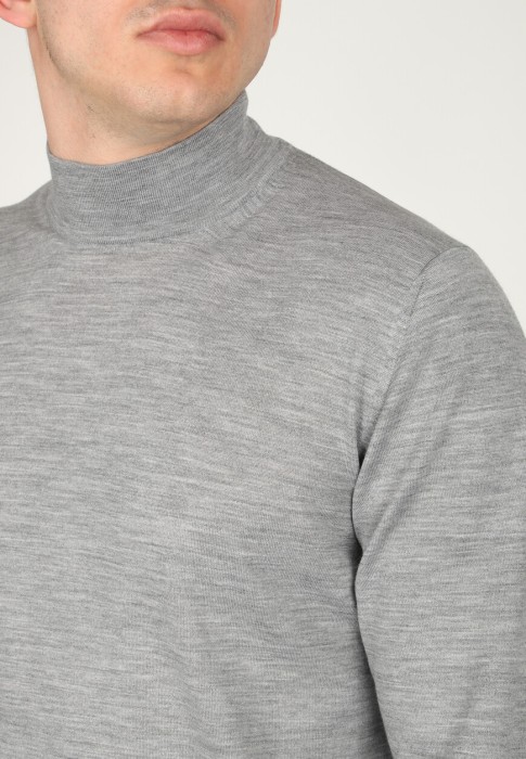 Товар серого цвета с внутренней стороны