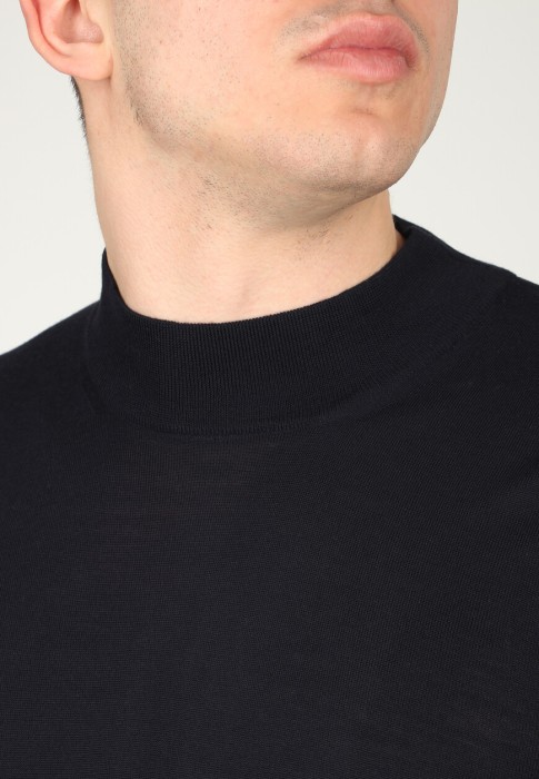 Товар синего цвета с внутренней стороны