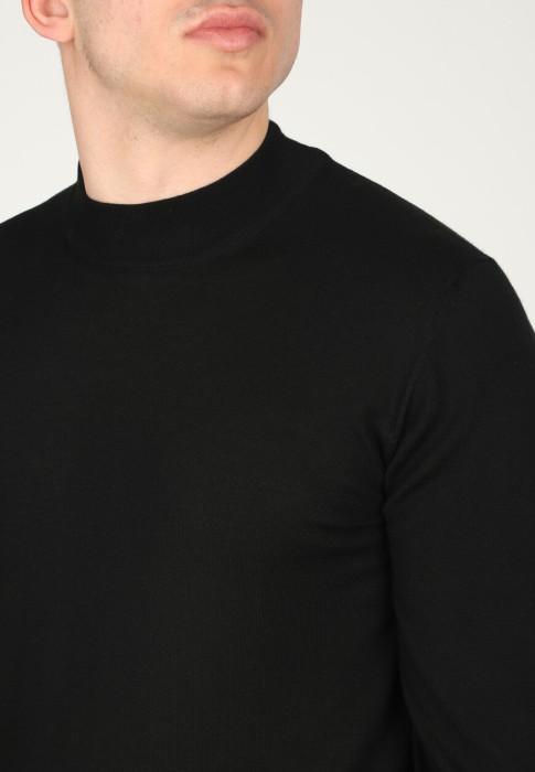 Товар черного цвета с внутренней стороны